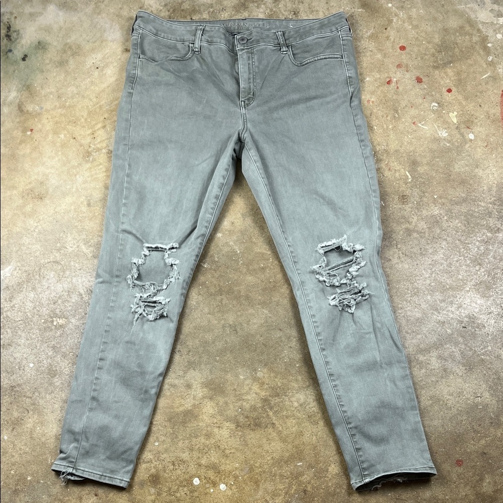 American Eagle Distressed Green Jeggings
Size: 18
